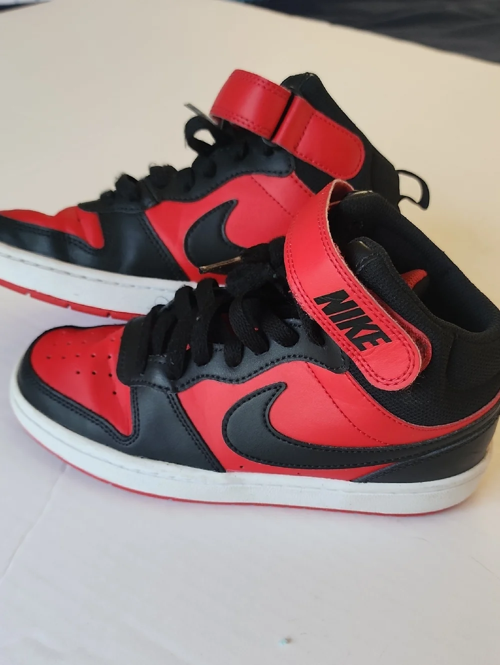 Nike Unisex Kids' Court Borough Mid 2 Shoes, University Red/Black/White, 3.5Y